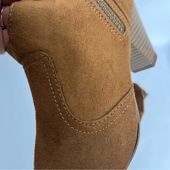 26) Madden Girl Faux Suede Payge Chestnut Beaded Ankle Booties Size 8 - Picture 9 of 13